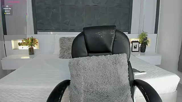 SaraGomez1 online show from 04-22-26, 02:18