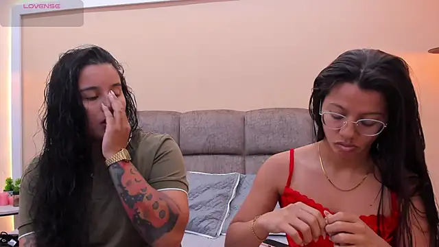 Dilan y Mia online show from 12-19-24, 01:51