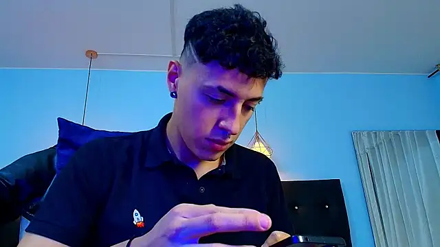 Snapshot of Lobo_17_ chatting on 01-05-25, 03:43 Lobo 17 online show from 01-05-25, 03:43