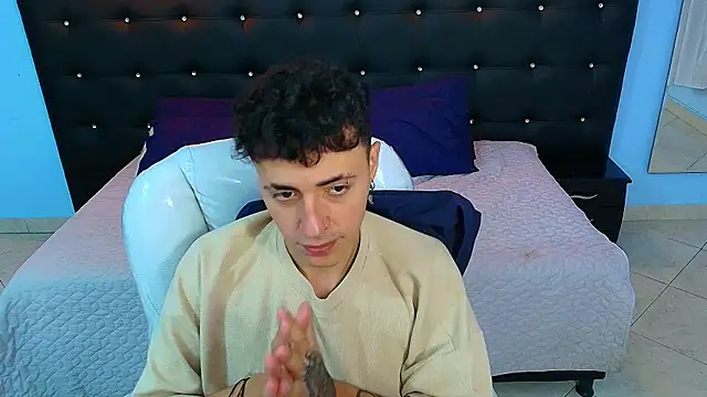Snapshot of Lobo_17_ chatting on 01-15-25, 03:54 Lobo 17 online show from 01-15-25, 03:54
