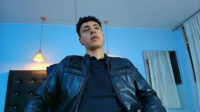 Snapshot of Lobo_17_ chatting on 01-23-25, 02:23 Lobo 17 online show from 01-23-25, 02:23