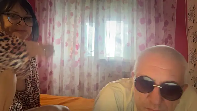 Snapshot of StellarTeam chatting on 11-28-25, 11:13 StellarTeam online show from 11-28-25, 11:13