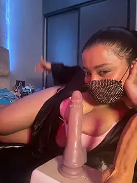 Snapshot of belquiis chatting on 10-11-25, 10:52 belquiis online show from 10-11-25, 10:52