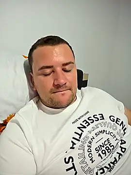 Snapshot of KarlosCarutox chatting on 10-11-25, 06:06 KarlosCarutox online show from 10-11-25, 06:06