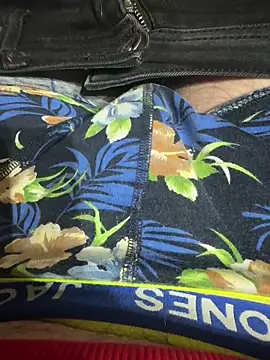 HAPPYKYLI online show from 12-23-24, 09:29