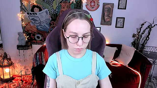 Snapshot of AphexQueen chatting on 01-22-25, 01:21 AphexQueen online show from 01-22-25, 01:21