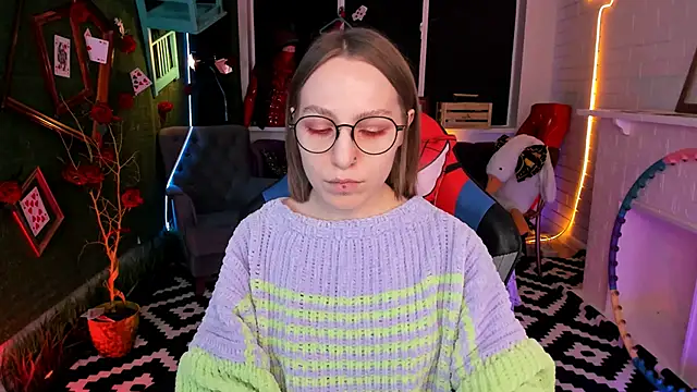 Snapshot of AphexQueen chatting on 02-19-25, 01:06 AphexQueen online show from 02-19-25, 01:06