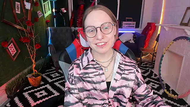 Snapshot of AphexQueen chatting on 02-26-25, 04:14 AphexQueen online show from 02-26-25, 04:14