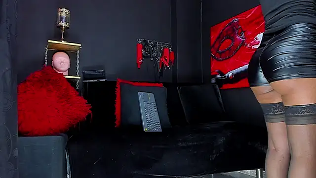 Snapshot of Coralinstone chatting on 12-15-25, 07:40 Coralinstone online show from 12-15-25, 07:40