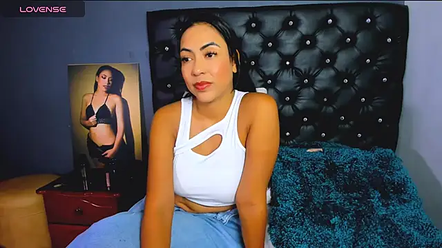 Snapshot of catalinamuss_ chatting on 07-15-26, 02:11 catalinamuss online show from 07-15-26, 02:11