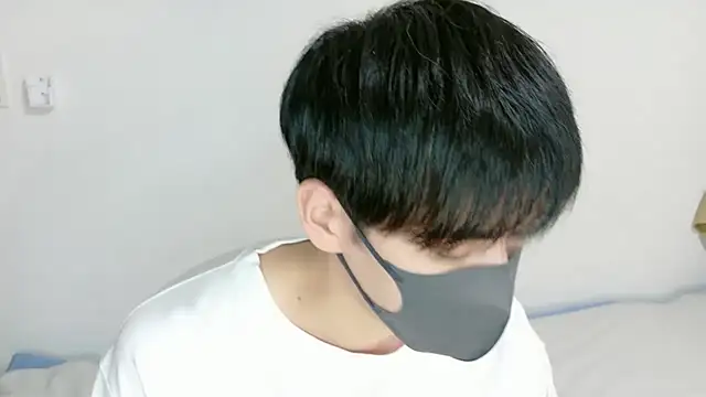 Snapshot of itsme_LEON chatting on 02-04-26, 01:06 itsme LEON online show from 02-04-26, 01:06