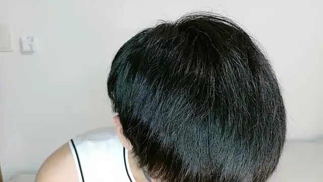 Snapshot of itsme_LEON chatting on 02-11-26, 01:05 itsme LEON online show from 02-11-26, 01:05