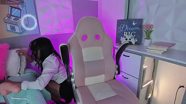 Amber villalobos  online show from 03-28-26, 02:22