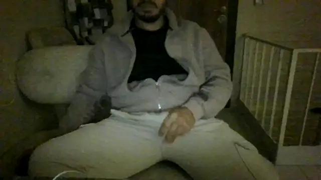 Snapshot of DateMike94 chatting on 10-15-25, 09:04 DateMike94 online show from 10-15-25, 09:04