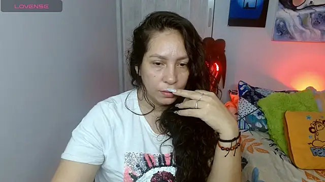 Snapshot of naihroby chatting on 10-14-25, 08:42 naihroby online show from 10-14-25, 08:42