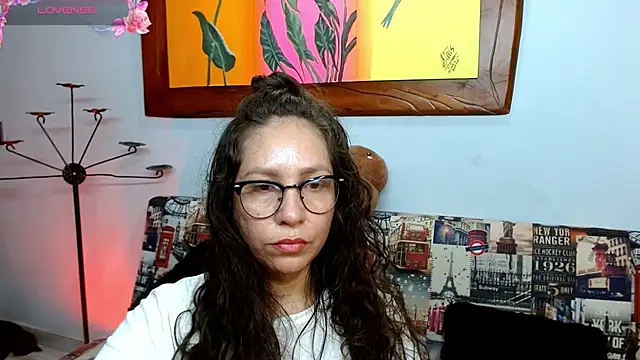 Snapshot of naihroby chatting on 10-18-25, 03:20 naihroby online show from 10-18-25, 03:20