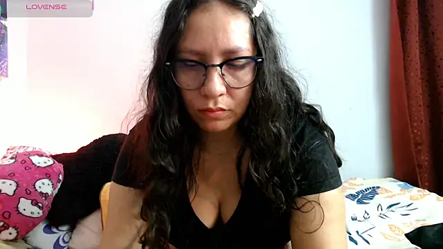 Snapshot of naihroby chatting on 10-20-25, 03:51 naihroby online show from 10-20-25, 03:51