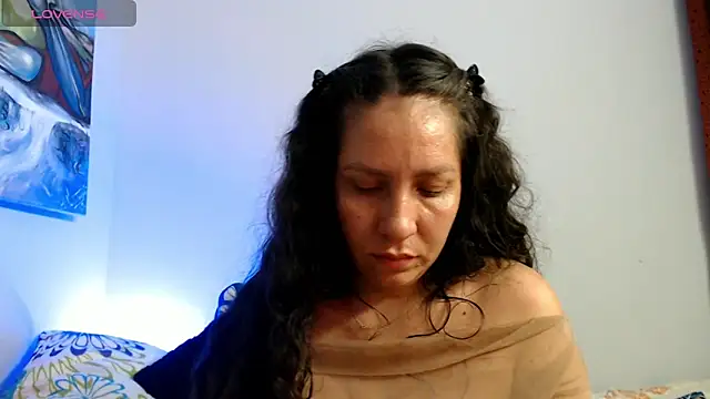 Snapshot of naihroby chatting on 10-24-25, 05:15 naihroby online show from 10-24-25, 05:15