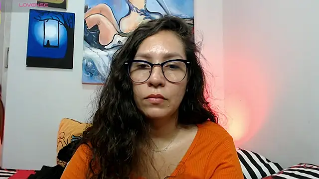 Snapshot of naihroby chatting on 12-14-25, 12:32 naihroby online show from 12-14-25, 12:32