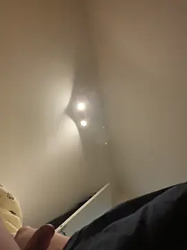  t0ni0  online show from 04-19-26, 09:41