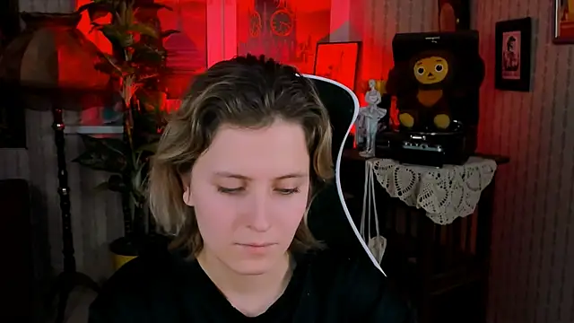 Snapshot of LolaAsmus chatting on 12-21-24, 09:01 LolaAsmus online show from 12-21-24, 09:01