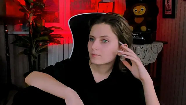 Snapshot of LolaAsmus chatting on 12-21-24, 12:06 LolaAsmus online show from 12-21-24, 12:06