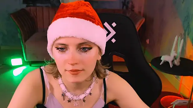 Snapshot of LolaAsmus chatting on 12-25-24, 03:17 LolaAsmus online show from 12-25-24, 03:17