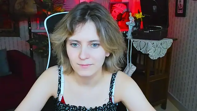 Snapshot of LolaAsmus chatting on 12-30-24, 04:19 LolaAsmus online show from 12-30-24, 04:19