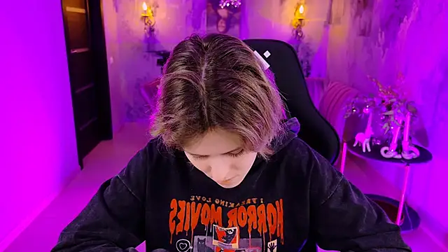 Snapshot of LolaAsmus chatting on 01-03-25, 05:06 LolaAsmus online show from 01-03-25, 05:06