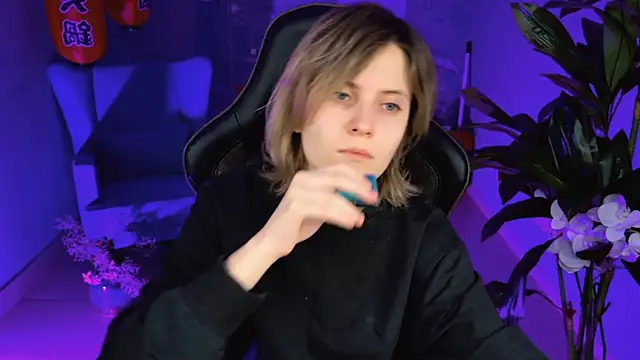 Snapshot of LolaAsmus chatting on 02-04-25, 05:10 LolaAsmus online show from 02-04-25, 05:10