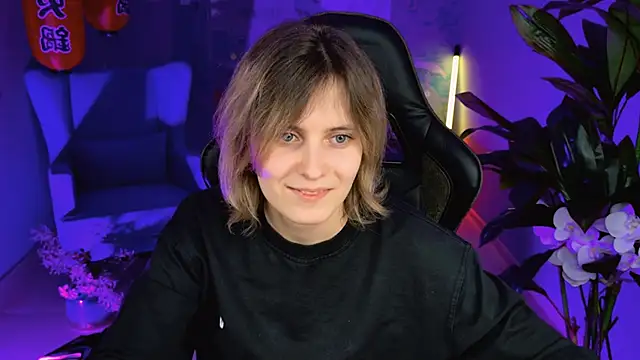 Snapshot of LolaAsmus chatting on 02-04-25, 11:16 LolaAsmus online show from 02-04-25, 11:16