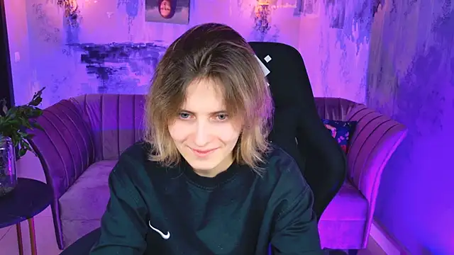 Snapshot of LolaAsmus chatting on 02-05-25, 01:11 LolaAsmus online show from 02-05-25, 01:11