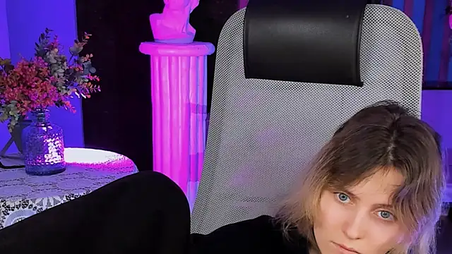 Snapshot of LolaAsmus chatting on 02-12-25, 10:46 LolaAsmus online show from 02-12-25, 10:46