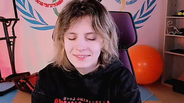 Snapshot of LolaAsmus chatting on 02-13-25, 05:16 LolaAsmus online show from 02-13-25, 05:16