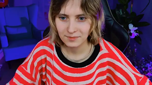 Snapshot of LolaAsmus chatting on 02-14-25, 08:10 LolaAsmus online show from 02-14-25, 08:10