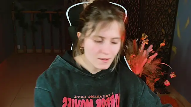 Snapshot of LolaAsmus chatting on 02-18-25, 01:55 LolaAsmus online show from 02-18-25, 01:55