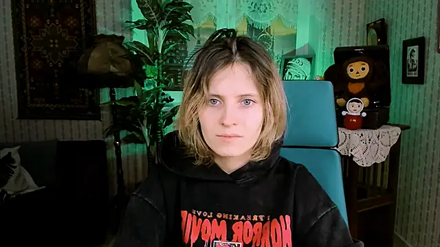 Snapshot of LolaAsmus chatting on 02-19-25, 05:05 LolaAsmus online show from 02-19-25, 05:05