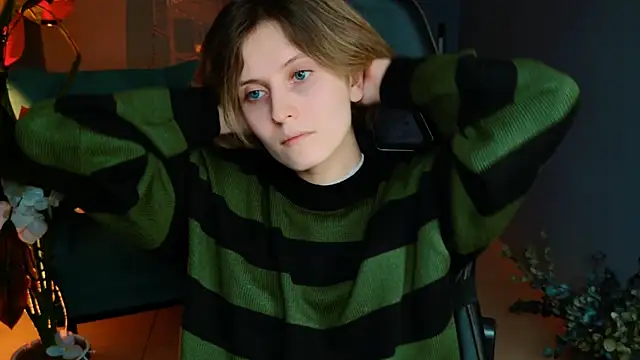 Snapshot of LolaAsmus chatting on 02-21-25, 01:11 LolaAsmus online show from 02-21-25, 01:11