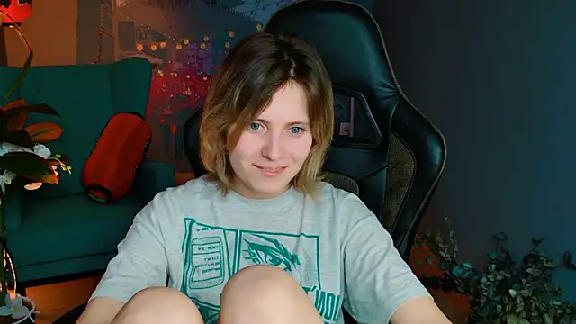 Snapshot of LolaAsmus chatting on 02-21-25, 04:16 LolaAsmus online show from 02-21-25, 04:16