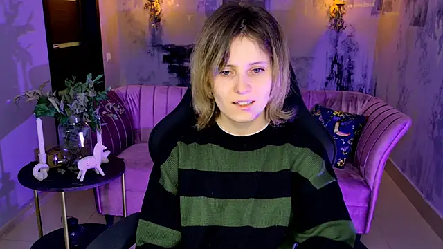 Snapshot of LolaAsmus chatting on 02-25-25, 08:03 LolaAsmus online show from 02-25-25, 08:03