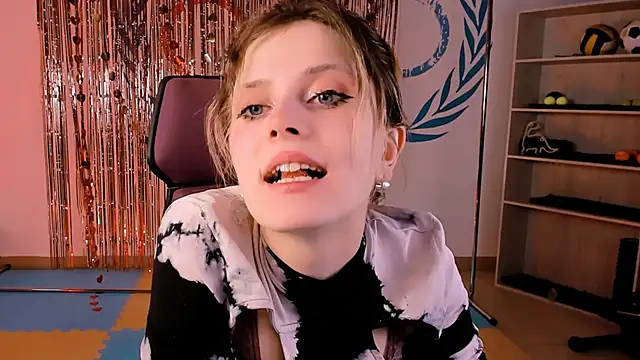 Snapshot of LolaAsmus chatting on 02-27-25, 11:31 LolaAsmus online show from 02-27-25, 11:31