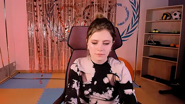 Snapshot of LolaAsmus chatting on 02-27-25, 02:32 LolaAsmus online show from 02-27-25, 02:32