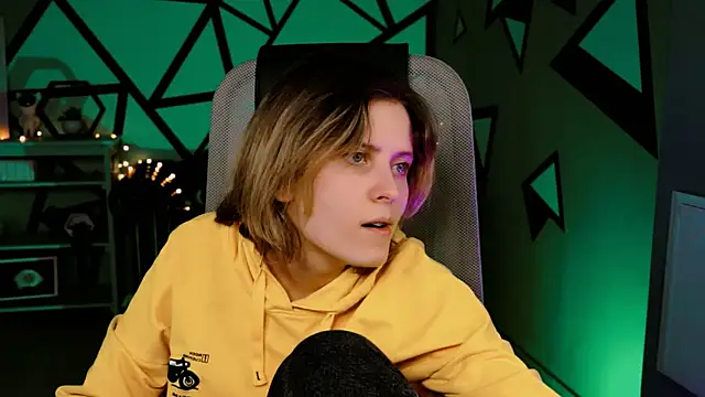 Snapshot of LolaAsmus chatting on 02-28-25, 04:20 LolaAsmus online show from 02-28-25, 04:20