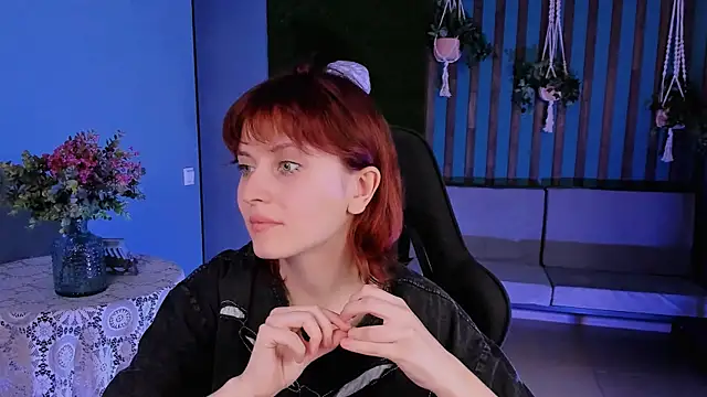 Snapshot of LolaAsmus chatting on 03-18-25, 10:36 LolaAsmus online show from 03-18-25, 10:36