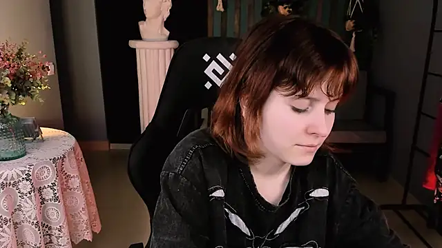 Snapshot of LolaAsmus chatting on 03-18-25, 07:53 LolaAsmus online show from 03-18-25, 07:53