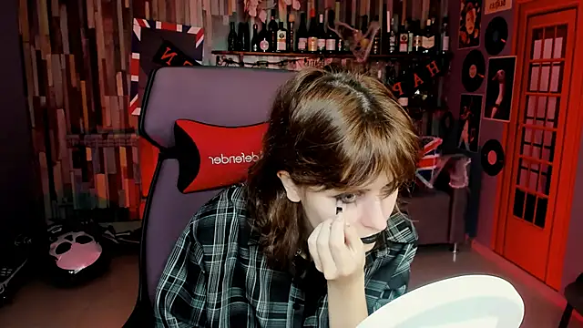 Snapshot of LolaAsmus chatting on 10-25-25, 05:15 LolaAsmus online show from 10-25-25, 05:15