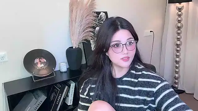 Strawberrybabyy1 online show from 03-01-25, 05:05