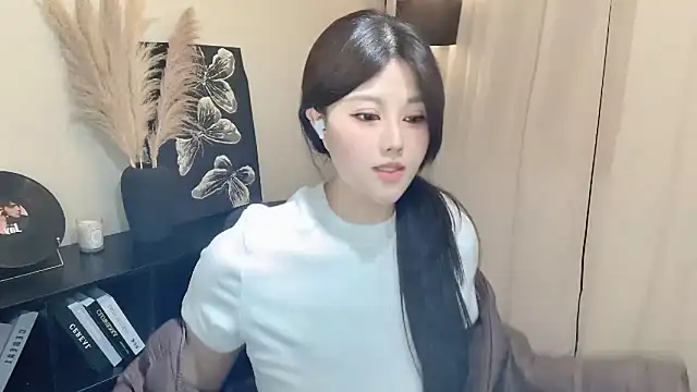 Strawberrybabyy1 online show from 03-10-25, 12:26