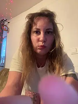 Snapshot of Yanacool007 chatting on 12-17-24, 12:43 Yanacool007 online show from 12-17-24, 12:43