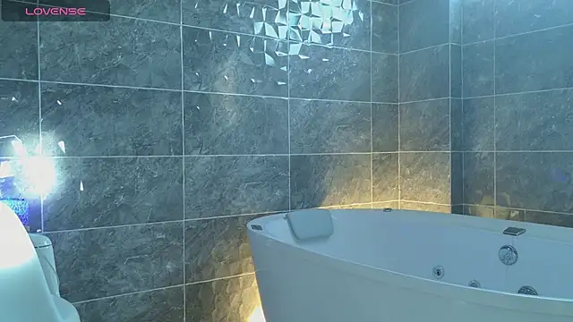 Snapshot of mikoto_urab chatting on 12-15-25, 08:46 mikoto urab online show from 12-15-25, 08:46